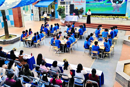 Giáo dục AI ở Hà Nội: Công nghệ hỗ trợ, học sinh vẫn là chủ thể