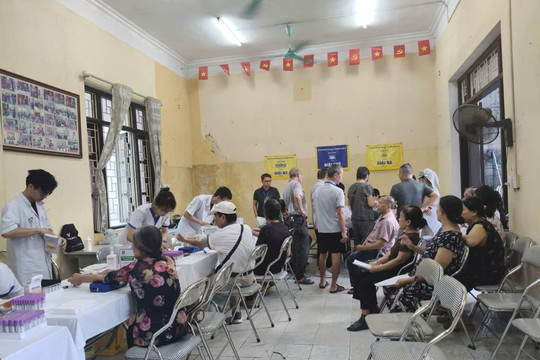 Phường Hoàng Liệt ra quân khám sàng lọc miễn phí