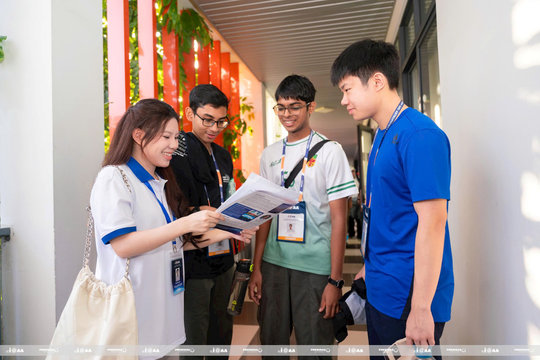 IOAA 2026: Học sinh Việt Nam tự tin tranh tài, học hỏi bạn bè quốc tế