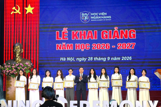 Nhiều sinh viên nhận học bổng ngành Ngân hàng