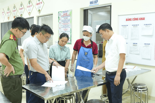 Lãnh đạo xã Gia Lâm kiểm tra công tác an toàn thực phẩm trường học