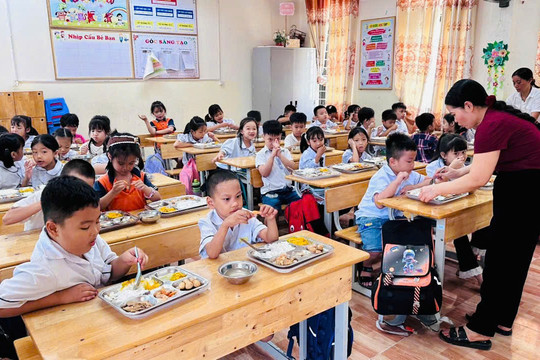 Xã Ứng Hòa siết kiểm tra, bảo đảm an toàn suất ăn bán trú