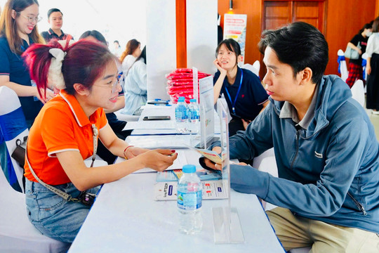 Hà Nội: Nhiều cơ hội việc làm, đãi ngộ hấp dẫn người lao động