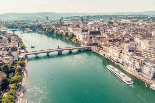 Bơi giữa thành phố - kinh nghiệm thành công từ sông Rhine ở Basel