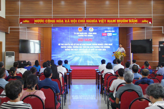 Phường Phú Thượng hỗ trợ chuyển đổi số cho hộ kinh doanh, doanh nghiệp
