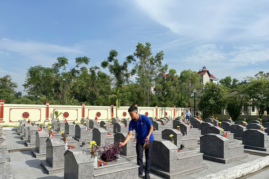 Xã Tiến Thắng tổ chức lễ hoàn thổ, dâng hương tri ân các Anh hùng, liệt sĩ