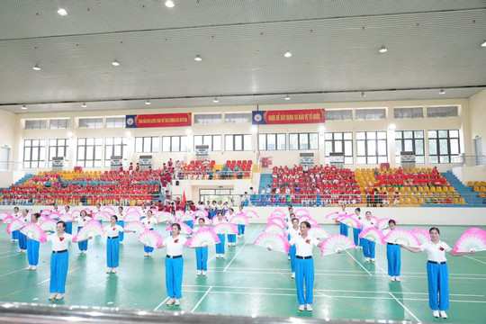 Đặc sắc Hội thi Thể dục dưỡng sinh người cao tuổi xã Đan Phượng năm 2026