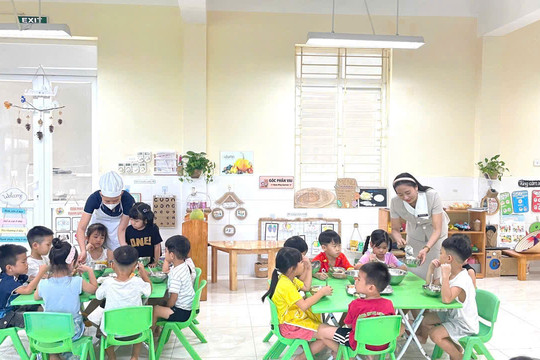 Xã Đoài Phương tăng cường giám sát, nâng chất bữa ăn bán trú