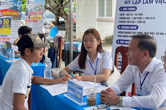 Hơn 173.600 hồ sơ đề nghị hưởng trợ cấp thất nghiệp