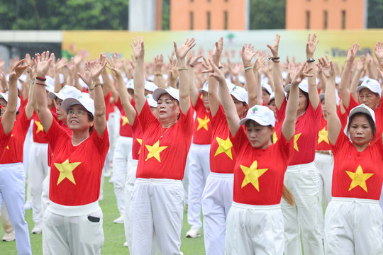 Chăm sóc đi cùng phát huy vai trò người cao tuổi trong kỷ nguyên số