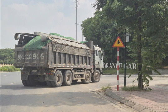 Cảnh sát giao thông tăng cường kiểm soát xe chở quá tải trên địa bàn xã Sơn Đồng