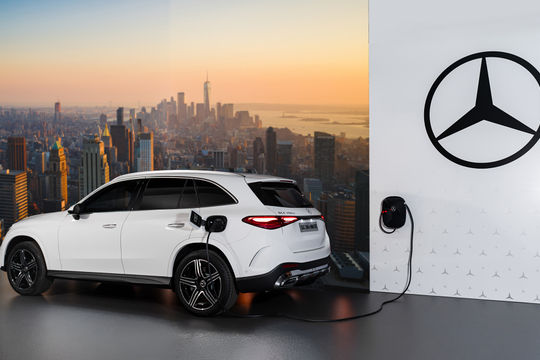 Điện hóa xe sang trở thành chiến lược dài hạn