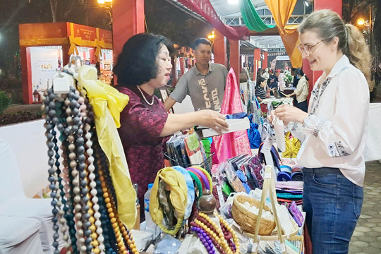 Đánh thức thị trường quà tặng làng nghề
