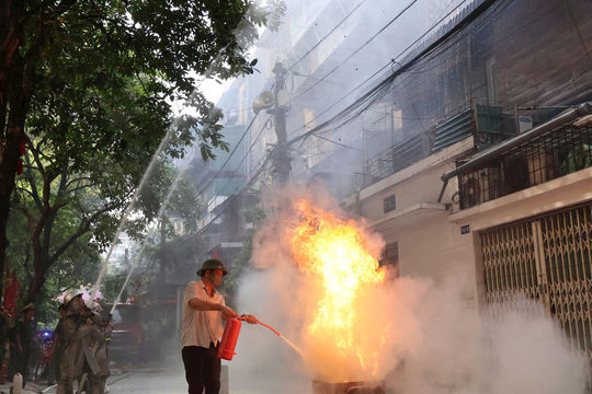 Phường Thanh Xuân diễn tập chữa cháy, cứu nạn tại khu dân cư