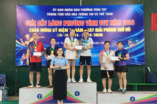Phường Vĩnh Tuy tổ chức Giải Cầu lông chào mừng Ngày Giải phóng Thủ đô