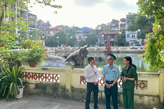 Bên hồ Hữu Tiệp, nghe người phi công kể chuyện trên bầu trời năm xưa