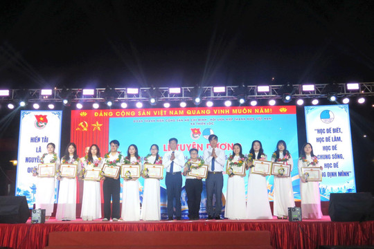 Xã Thiên Lộc tuyên dương 61 học sinh, sinh viên xuất sắc tiêu biểu