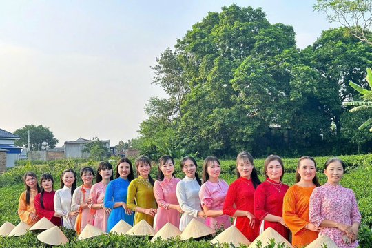 Phụ nữ Hà Nội hưởng ứng "Tháng áo dài" và Tháng cao điểm "Vì người nghèo"