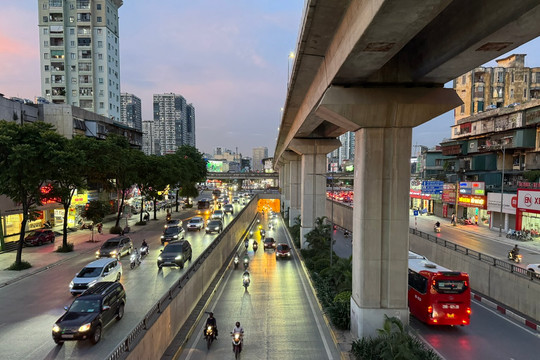 Hà Nội dự kiến thí điểm phủ xanh trụ đường sắt, cầu vượt và hầm chui