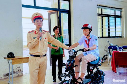 Xây dựng văn hóa giao thông từ cổng trường
