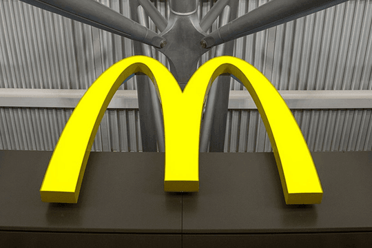 McDonald's bị kiện vì dùng AI thao túng giá thực đơn