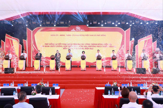 Chủ tịch HĐND thành phố Phùng Thị Hồng Hà dự Lễ khởi công các dự án tại xã Phù Đổng