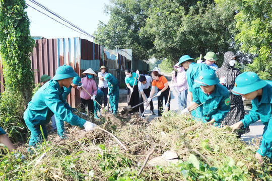 Quốc Oai huy động lực lượng chỉnh trang đường giao thông, giữ gìn môi trường