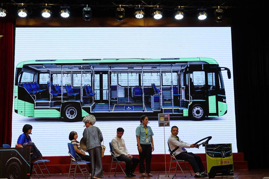 Hàng ngàn nhân viên xe buýt Transerco thi xây dựng văn hóa phục vụ
