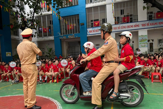 Phường Ô Chợ Dừa lan toả pháp luật về an toàn giao thông cho học sinh