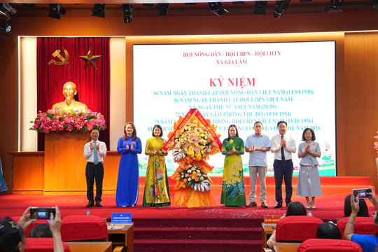 Gia Lâm kỷ niệm các ngày truyền thống trong tháng 10, biểu dương điển hình tiên tiến
