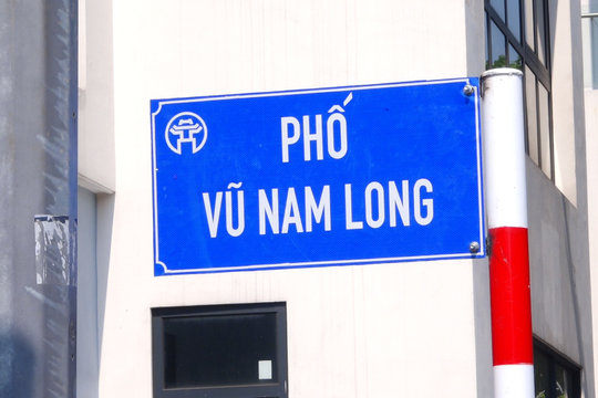 Dương Nội gắn biển tên phố Vũ Nam Long