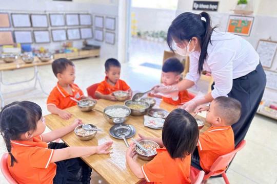 Bữa ăn bán trú: Giữ an toàn từ căn bếp đến lớp học