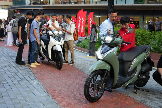 Nhu cầu thực dụng giúp xe máy xăng trụ vững