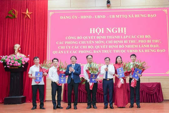 Xã Hưng Đạo công bố và trao quyết định thành lập 5 phòng mới