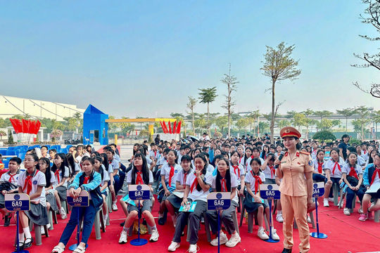 545 học sinh THCS Phan Bội Châu được trang bị kiến thức an toàn giao thông