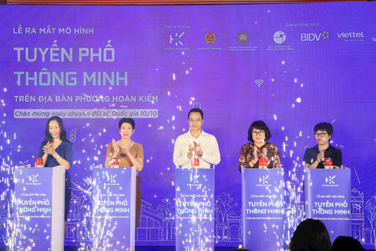 Phường Hoàn Kiếm ra mắt mô hình thí điểm “Tuyến phố thông minh”