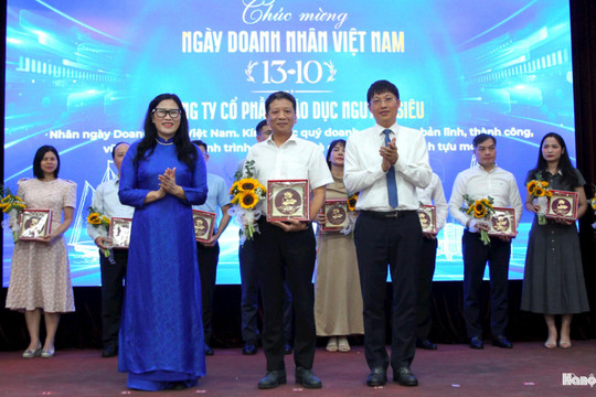Phường Yên Hòa gặp mặt doanh nghiệp, doanh nhân tiêu biểu nhân Ngày Doanh nhân Việt Nam