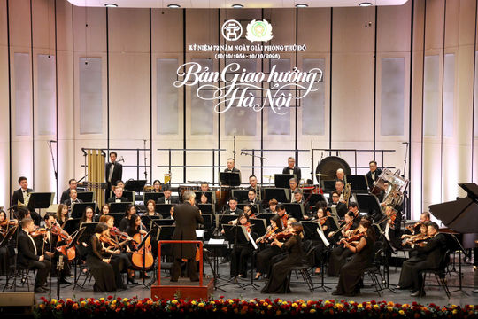Xúc động chương trình nghệ thuật đặc biệt “Bản giao hưởng Hà Nội”