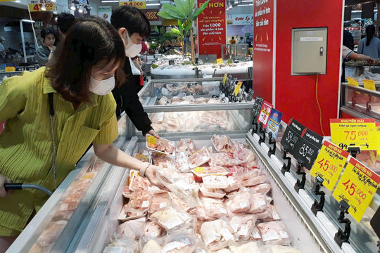 Đi chợ cuối tuần: "Săn" thực phẩm tươi sống giảm giá "khủng"