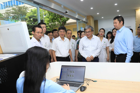 Lãnh đạo thành phố Hà Nội dự ra mắt Quầy hỗ trợ đăng ký khai sinh ngay tại bệnh viện
