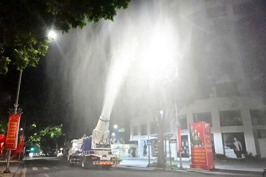 URENCO vận hành thử xe phun sương dập bụi trên nhiều tuyến phố Vành đai 1