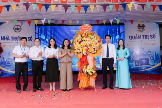 Ra mắt mô hình chuyển đổi số trong công tác quản trị trường học tại Việt Hưng