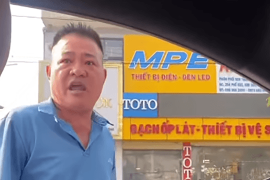 Cơ quan Công an làm việc với người đàn ông tát tài xế