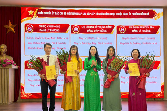 Phường Hồng Hà thành lập, tổ chức lại phòng chuyên môn thuộc UBND phường