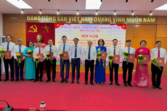 Phường Đại Mỗ công bố Quyết định tổ chức lại các phòng chuyên môn.