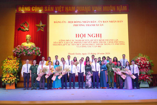Phường Thanh Xuân công bố quyết định thành lập, tổ chức lại các phòng chuyên môn