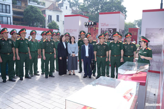 Khai mạc Triển lãm “Lực lượng vũ trang Thủ đô - 80 năm giữ trọn lời thề Quyết tử”