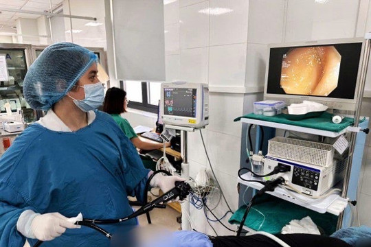 Phát hiện sán dây bò dài 70 cm trong ruột người phụ nữ 48 tuổi