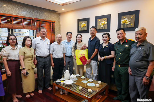 Phường Ngọc Hà tri ân người có công nhân dịp 80 năm Ngày truyền thống Lực lượng vũ trang Thủ đô