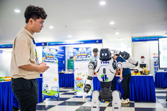 Robot Việt: Gỡ nút thắt từ nghiên cứu đến thị trường